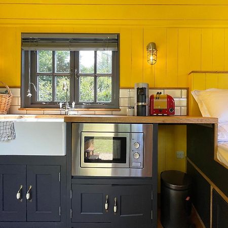 Old King William Shepherd Huts And Private Hot Tubs In North Norfolk Hunworth Exterior photo